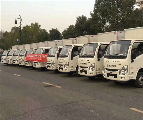 躍進十臺雜項危險廢物運輸車.jpg