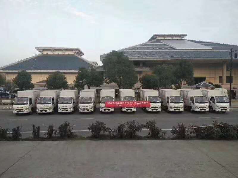 十臺躍進(jìn)雜項(xiàng)危險廢物運(yùn)輸車.jpg 十臺躍進(jìn)雜項(xiàng)危險廢物運(yùn)輸車.jpg